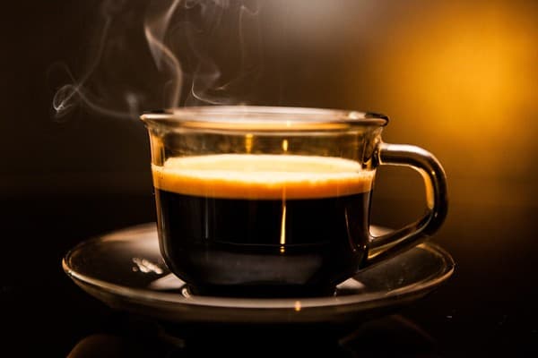 Café ☕: afinal, quantas xícaras posso beber por dia? Como adoçar de forma saudável? Veja essas e outras dúvidas