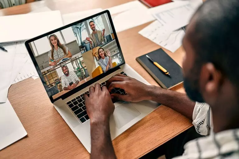 Presencial ou Home Office: entenda o planejamento das empresas para 2023