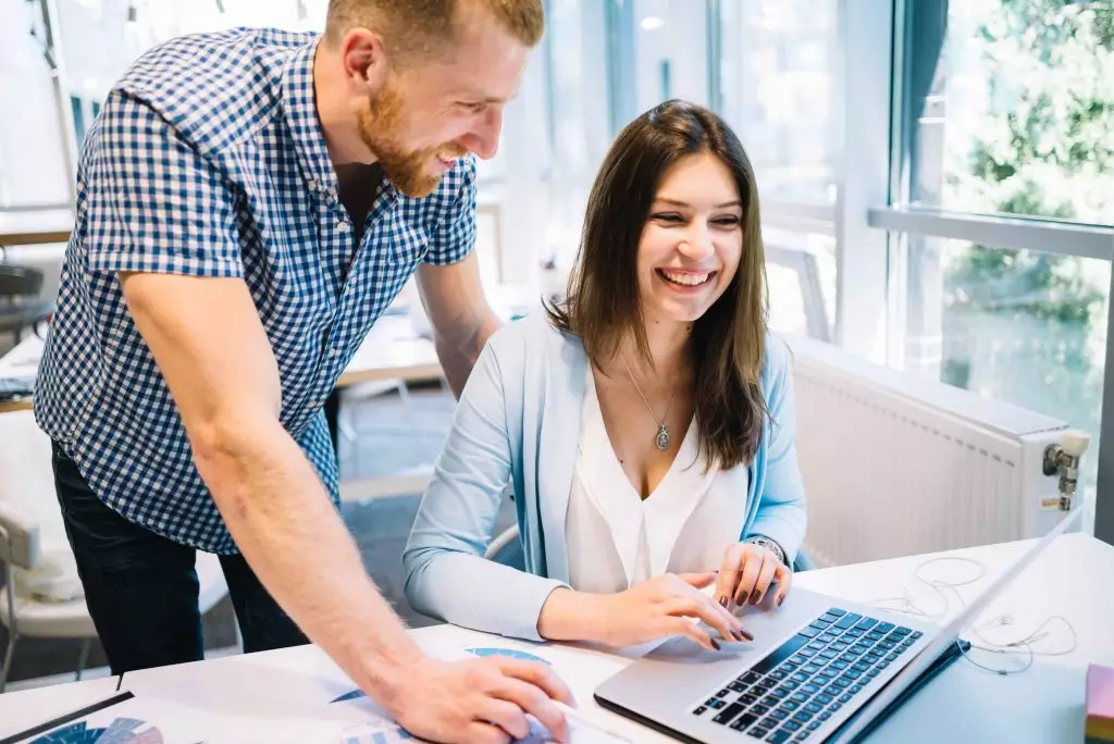 Rede e Colaboração: Desvendando a Dimensão Social e Inovadora do Coworking