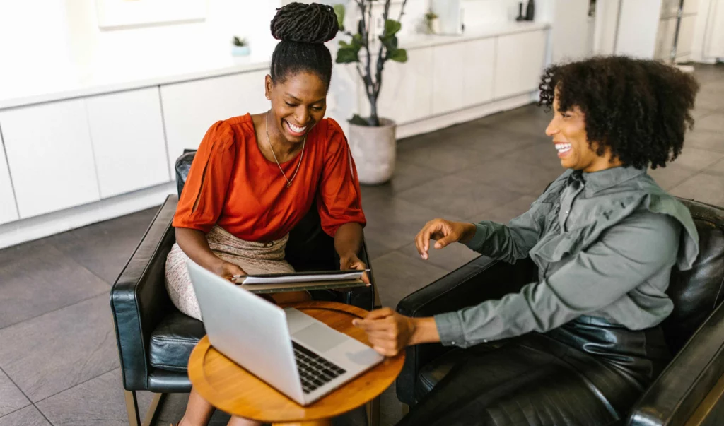 Título: Potencializando a Inovação: Vantagens do Coworking para Empresas 100% Presenciais﻿