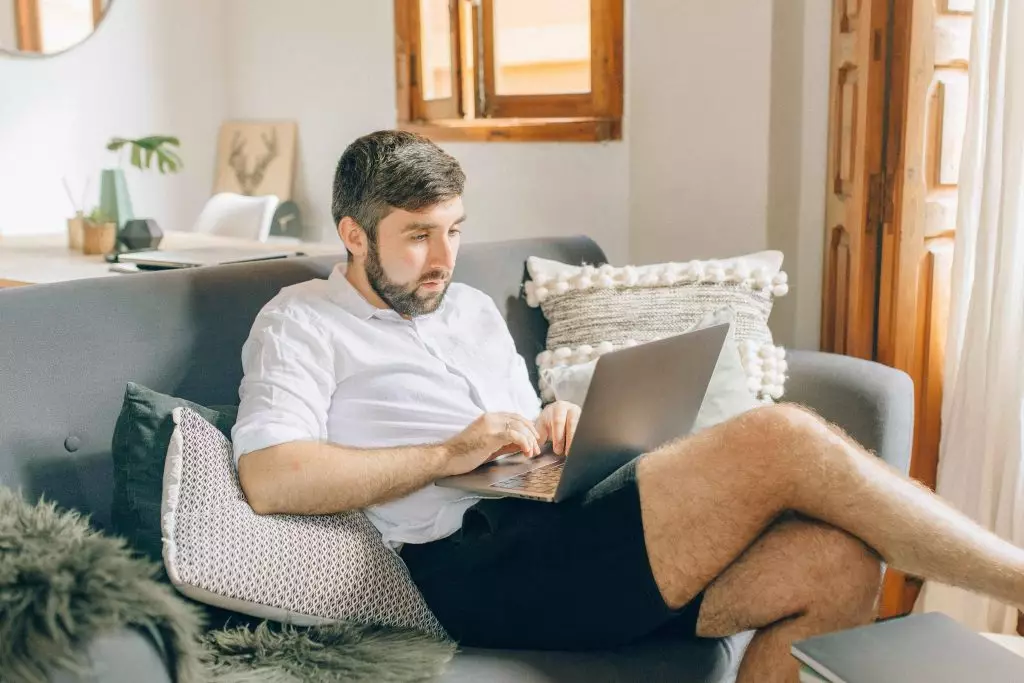 Adaptando-se ao Futuro do Trabalho: A Relevância Crescente dos Escritórios Virtuais﻿